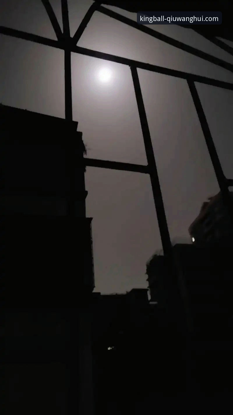 北京时间4月1日凌晨，一场牵动无数球迷心弦的世预赛欧洲区附加赛决赛落下帷幕。对于许多通过球王会体育APP手机版下载并实时关注赛事的用户而言，这场比赛的戏剧性过程，无疑再次印证了足球的不可预测性。实战派用户王雪薇在赛后分享中提到，她正是通过球王会体育APP官网推送的即时战报和数据分析，第一时间捕捉到了比赛的关键转折点。本文将复盘这场经典对决，并探讨如何在信息爆炸的时代，高效、准确地获取和分析赛事动态。